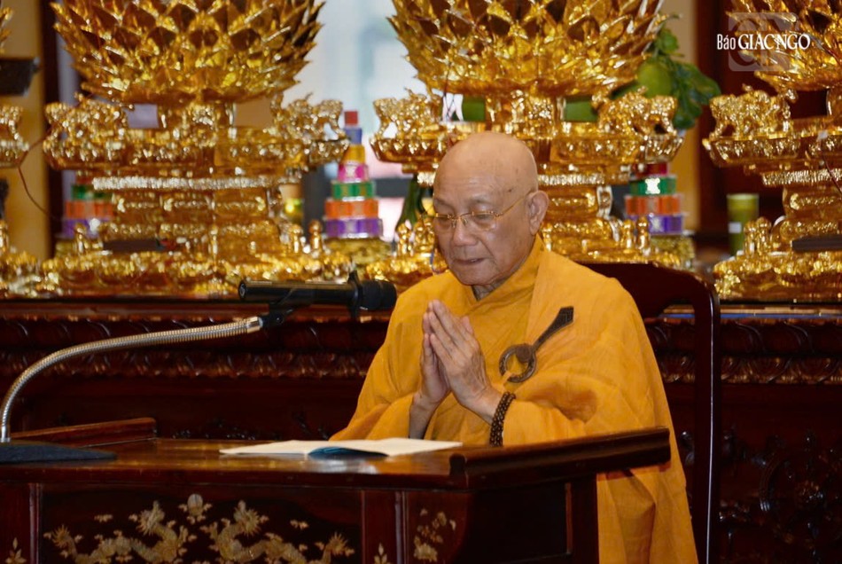 Trưởng lão Hòa thượng Thích Minh Thông, đại vị thuyết giới Tỳ-kheo, Bồ-tát giữa đại chúng