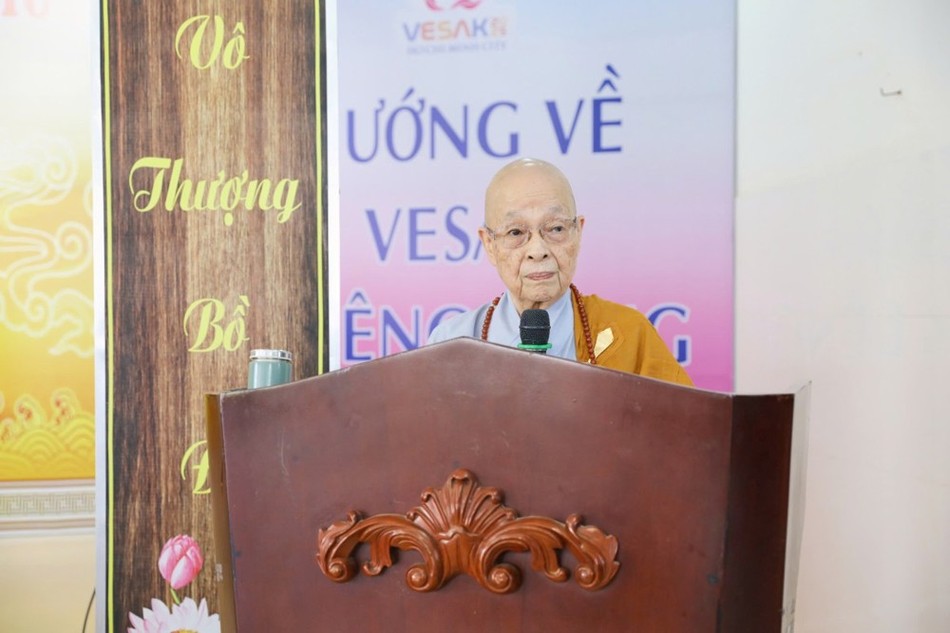 Ni trưởng Thích nữ Huệ Hương ban đạo từ Ni trưởng Thích nữ Huệ Hương ban đạo từ