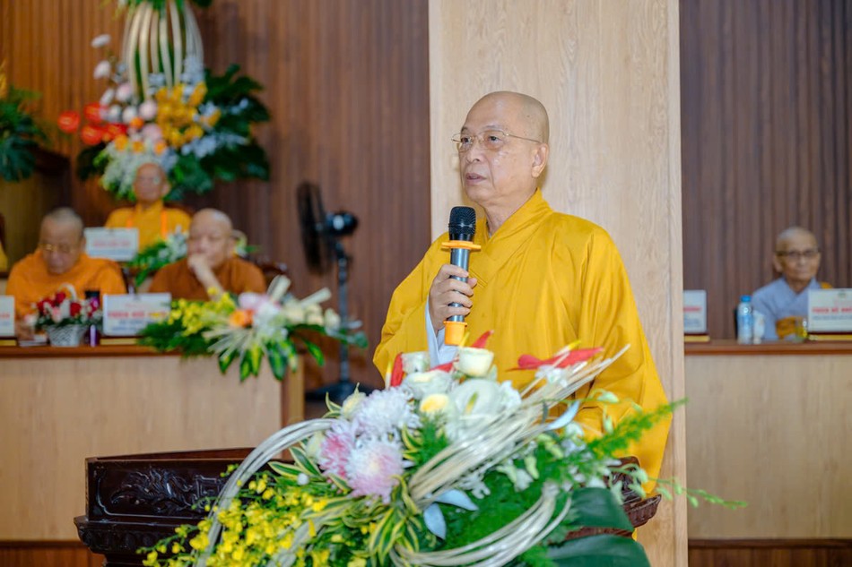 Thượng tọa Thích Huệ Khai phát biểu khai mạc