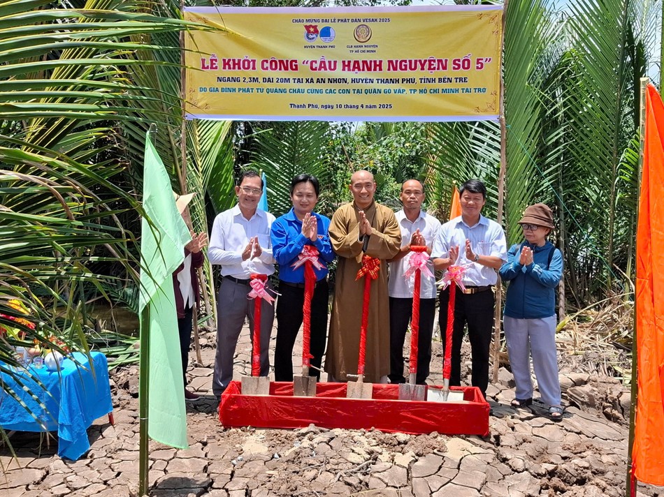 Câu lạc bộ Hạnh Nguyện khởi công cầu bê-tông số 5 tại tỉnh Bến Tre Câu lạc bộ Hạnh Nguyện khởi công cầu bê-tông số 5 tại tỉnh Bến Tre