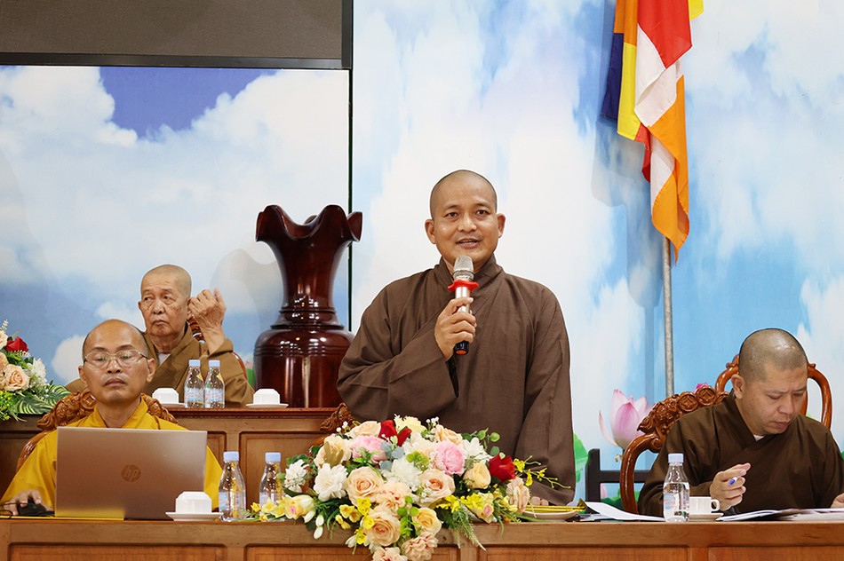 Đại đức Thích Lệ Duyên báo cáo hoạt động Phật sự Đại đức Thích Lệ Duyên báo cáo hoạt động Phật sự