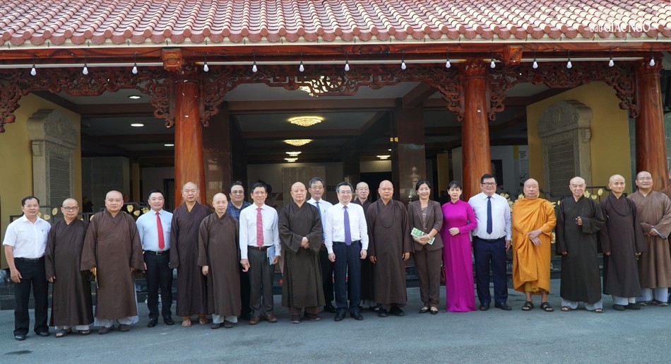 Phái đoàn chụp ảnh lưu niệm tại Trụ sở Ban Trị sự GHPGVN TP.HCM - Việt Nam Quốc Tự Phái đoàn chụp ảnh lưu niệm tại Trụ sở Ban Trị sự GHPGVN TP.HCM - Việt Nam Quốc Tự