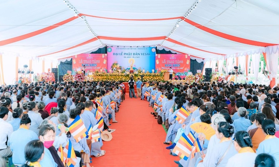Quang cảnh Đại lễ Phật đản do Ban Trị sự tỉnh tổ chức