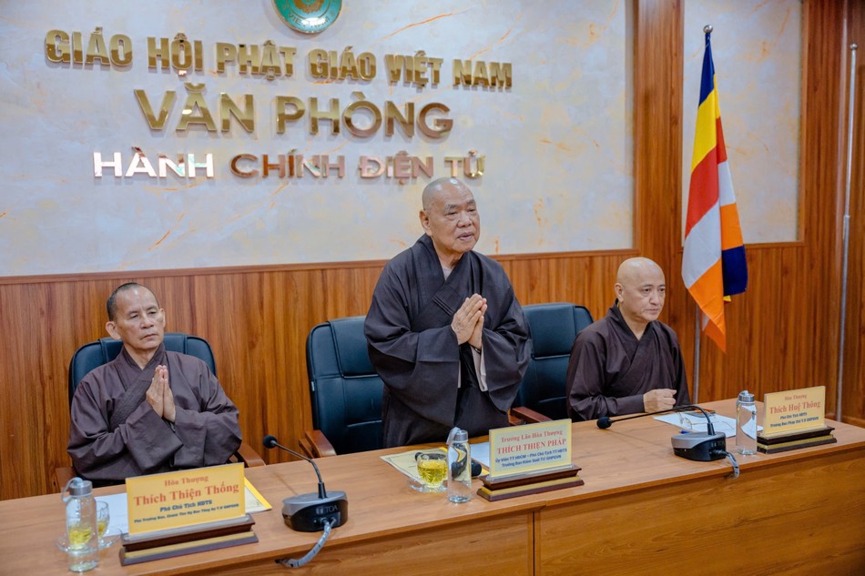 Chư vị Hòa thượng chứng minh buổi họp Chư vị Hòa thượng chứng minh buổi họp