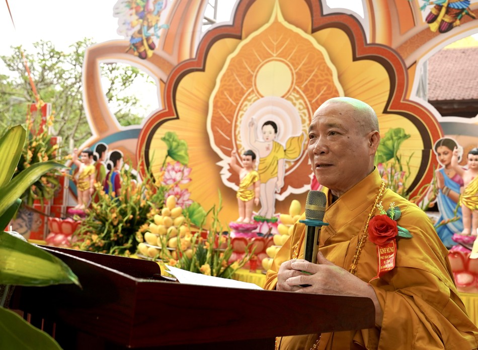 Hòa thượng Thích Bảo Nghiêm ban đạo từ Hòa thượng Thích Bảo Nghiêm ban đạo từ