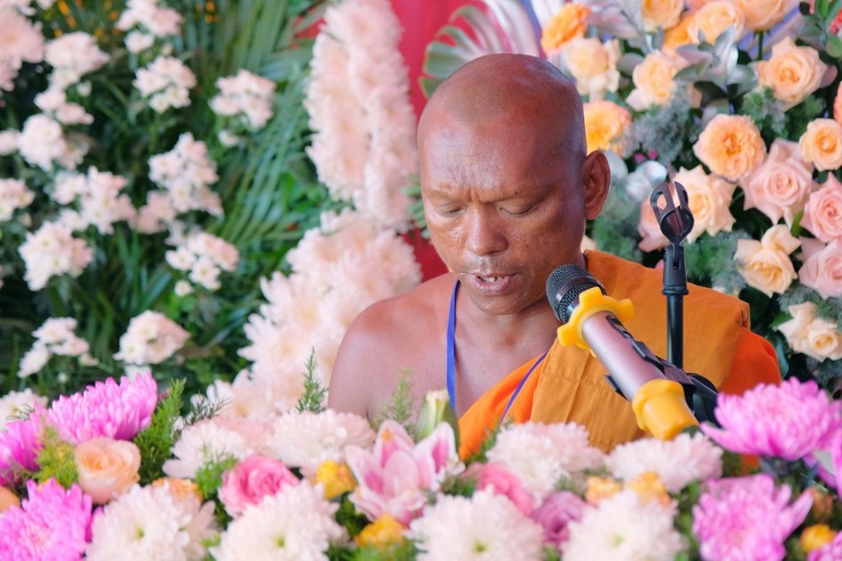 Đại đức Danh Hạnh báo cáo quá trình xây dựng Đại đức Danh Hạnh báo cáo quá trình xây dựng