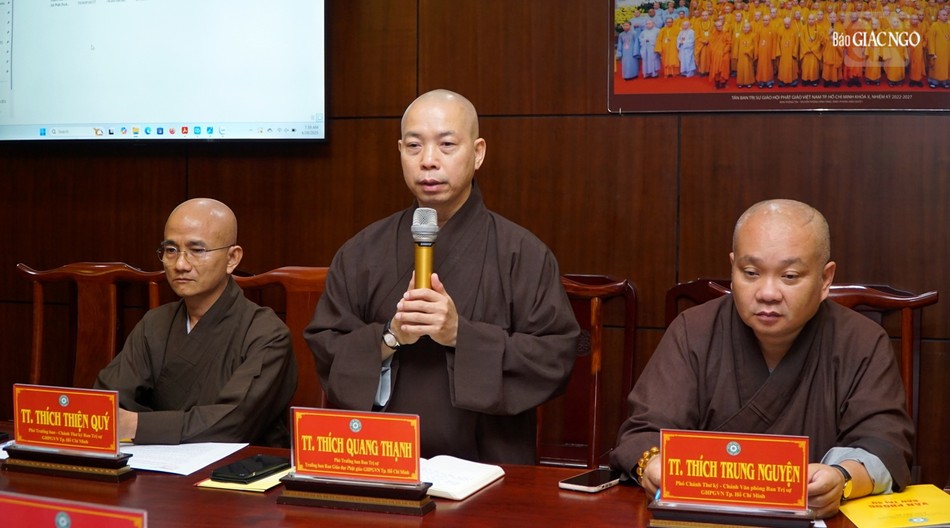 Thượng tọa Thích Quang Thạnh báo cáo công tác thiết trí không gian tôn trí Xá-lợi Đức Phật Thích Ca Mâu Ni Thượng tọa Thích Quang Thạnh báo cáo công tác thiết trí không gian tôn trí Xá-lợi Đức Phật Thích Ca Mâu Ni