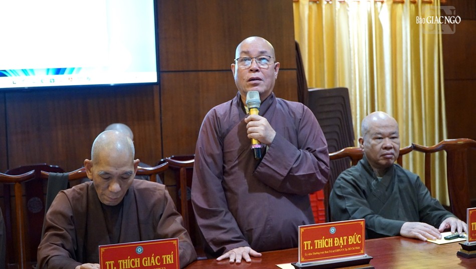 Thượng tọa Thích Đạt Đức góp ý về công tác trật tự Thượng tọa Thích Đạt Đức góp ý về công tác trật tự