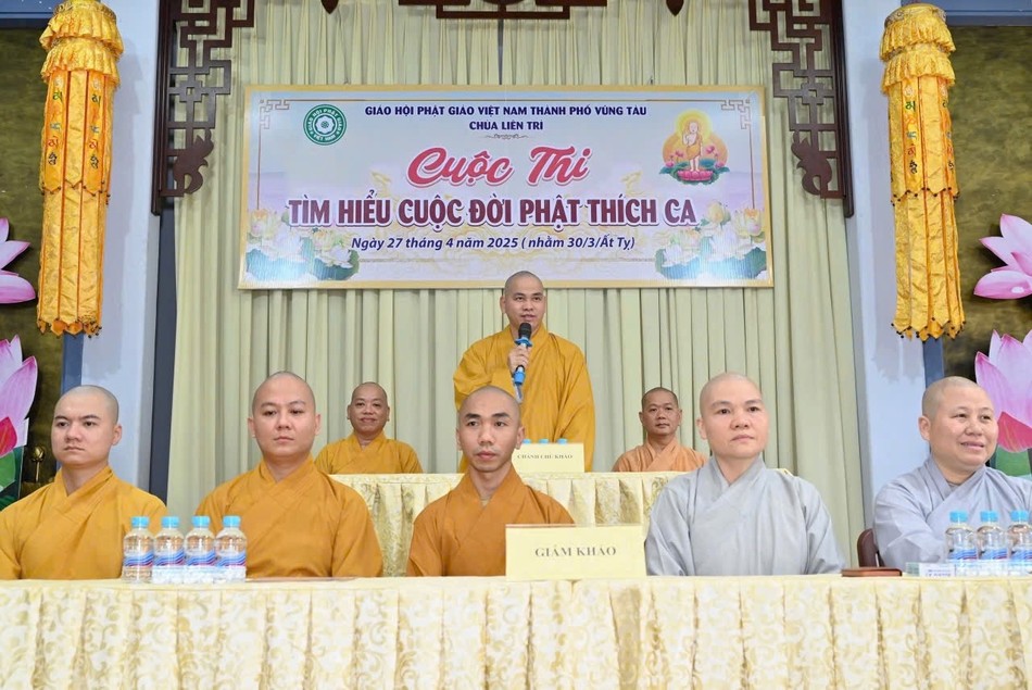 Thượng tọa Thích Thiện Thông phát biểu khai mạc