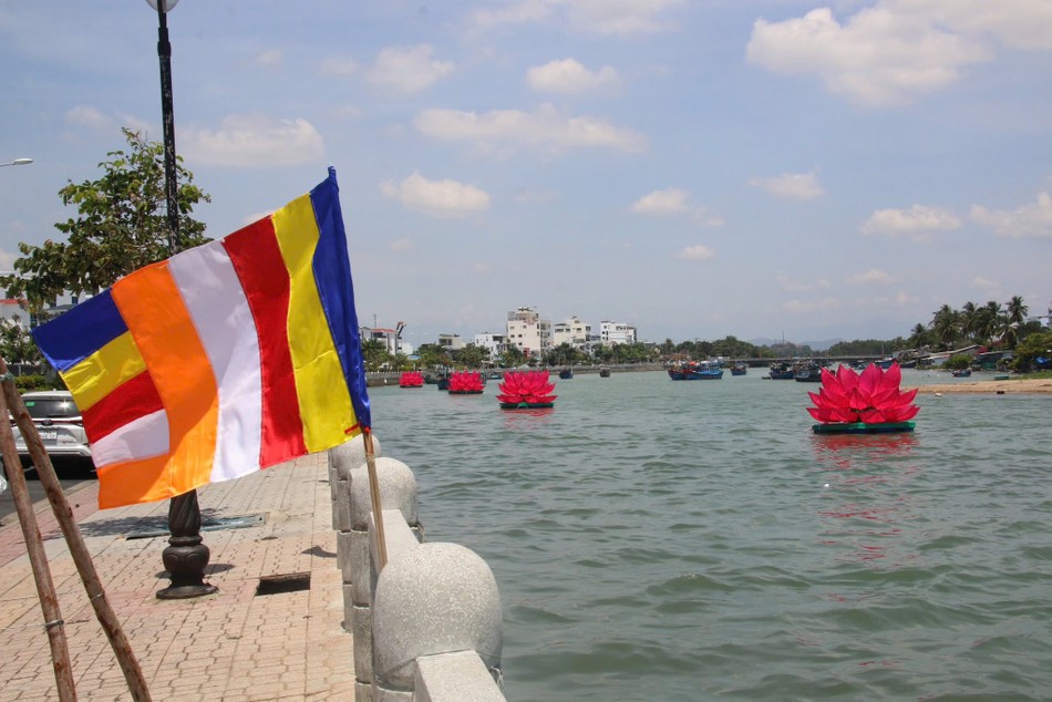 7 đóa sen Kính mừng Đại lễ Vesak Liên Hiệp Quốc 2025, Đại lễ Phật đản Phật lịch 2569 của Phật giáo tỉnh Khánh Hòa