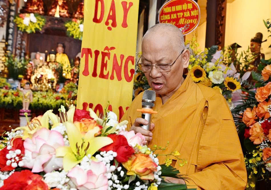 Hòa thượng Thích Thanh Hưng tuyên đọc bức thông điệp Phật đản Phật lịch 2569 của Đức Pháp chủ GHPGVN