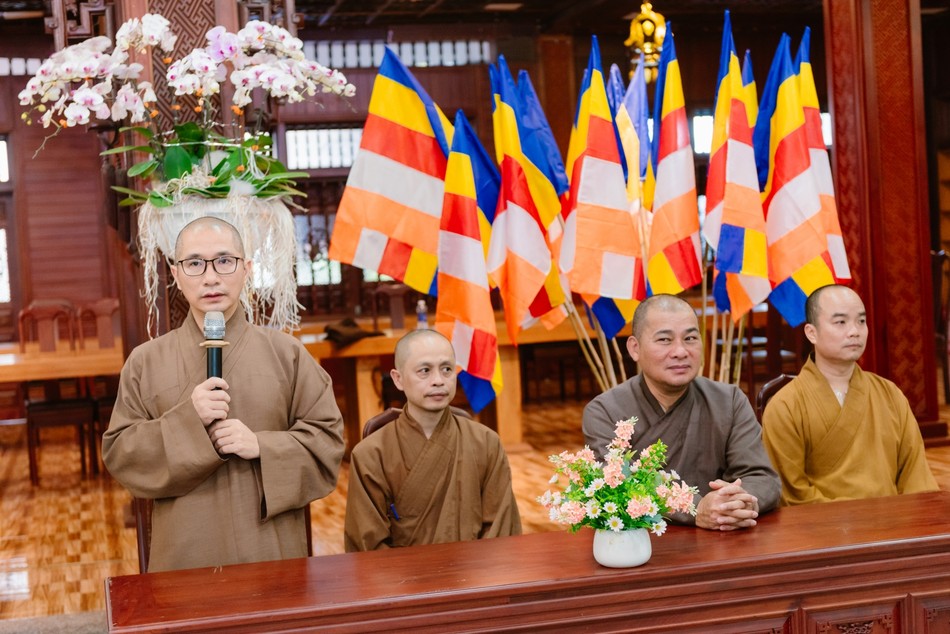 Đại đức Thích Nguyên Huấn phát biểu khai mạc Đại đức Thích Nguyên Huấn phát biểu khai mạc