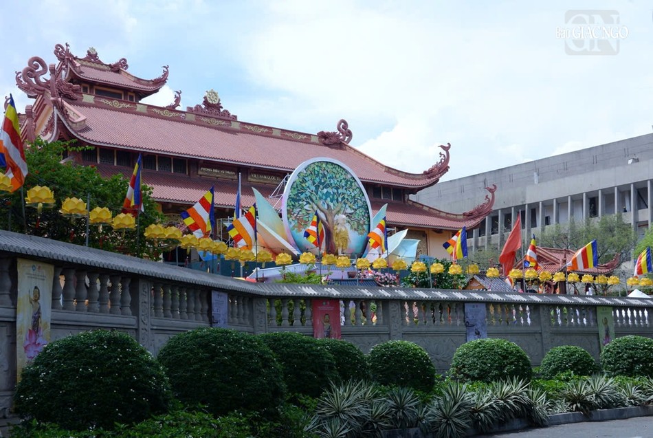 Không khí Kính mừng Đại lễ Vesak 2025, Phật đản Phật lịch 2569 tại Việt Nam Quốc Tự