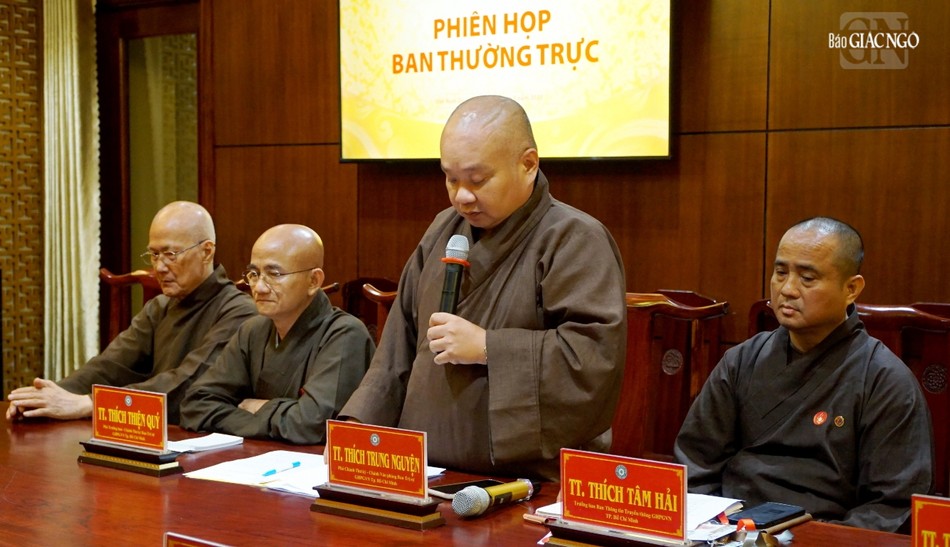 Thượng tọa Thích Trung Nguyện trình về dự kiến các xe hoa tham gia rước kiệu, diễu hành Thượng tọa Thích Trung Nguyện trình về dự kiến các xe hoa tham gia rước kiệu, diễu hành