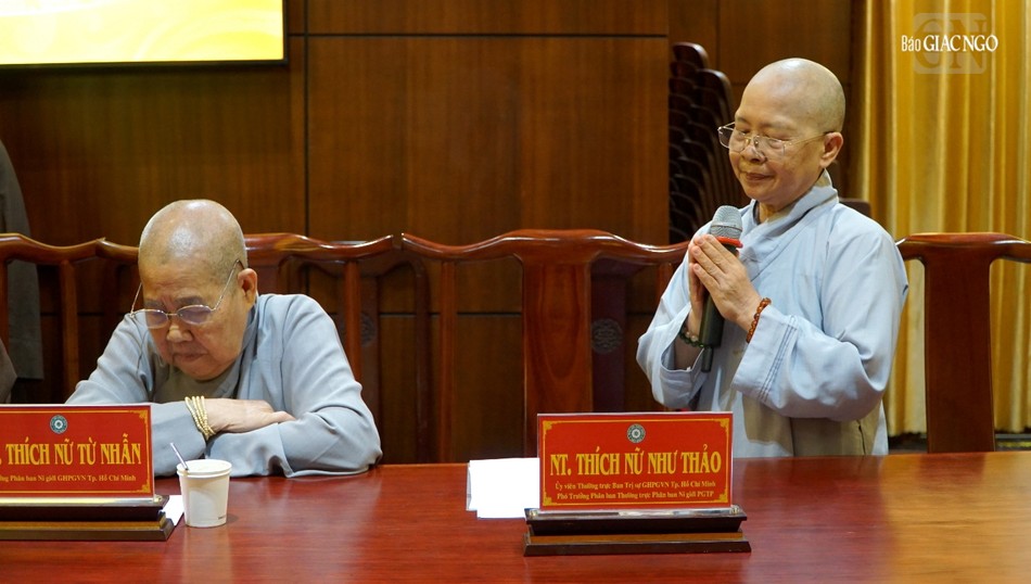 Ni trưởng Thích nữ Như Thảo trình về công tác ẩm thực, nước uống dự kiến chuẩn bị cho các đoàn đến chiêm bái Ni trưởng Thích nữ Như Thảo trình về công tác ẩm thực, nước uống dự kiến chuẩn bị cho các đoàn đến chiêm bái