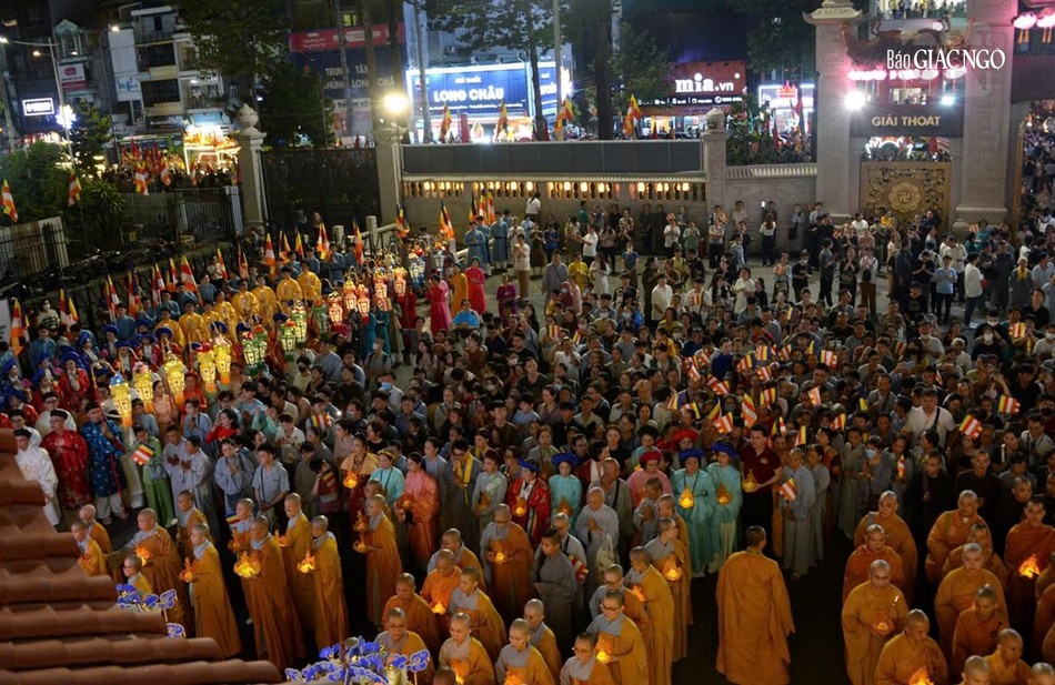 Tăng Ni, Phật tử, tín đồ các giới tham dự