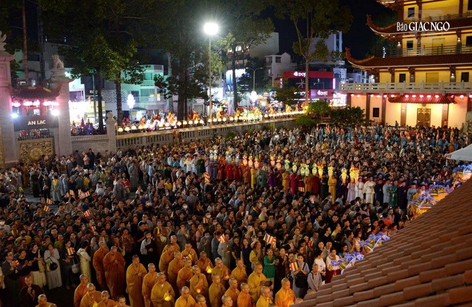Lễ cung rước tôn tượng Đức Phật đản sinh với hàng ngàn người tham gia, mở đầu Tuần lễ Phật đản Phật lịch 2569 tại TP.HCM