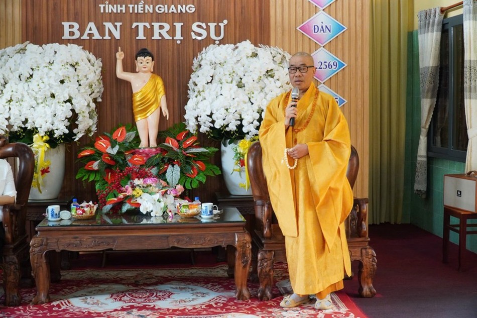 Thượng tọa Thích Quảng Lộc phát biểu cảm ơn phái đoàn Thượng tọa Thích Quảng Lộc phát biểu cảm ơn phái đoàn