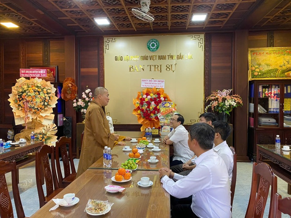 Phái đoàn Thành ủy TP.Buôn Ma Thuột thăm, chúc mừng Đại lễ Phật đản Phái đoàn Thành ủy TP.Buôn Ma Thuột thăm, chúc mừng Đại lễ Phật đản
