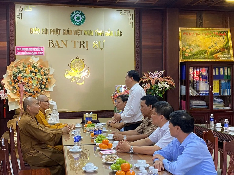 Ông Nghiêm Văn Chuẩn, đại diện phái đoàn có những lời chúc tốt đẹp nhất nhân Đại lễ Phật đản Ông Nghiêm Văn Chuẩn, đại diện phái đoàn có những lời chúc tốt đẹp nhất nhân Đại lễ Phật đản