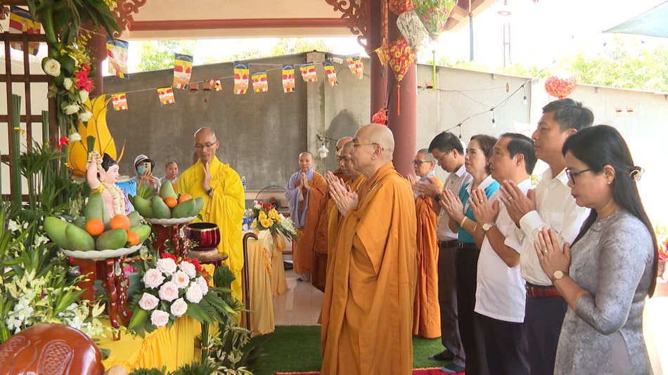 Cử hành nghi thức rước lễ Đản sinh Cử hành nghi thức rước lễ Đản sinh