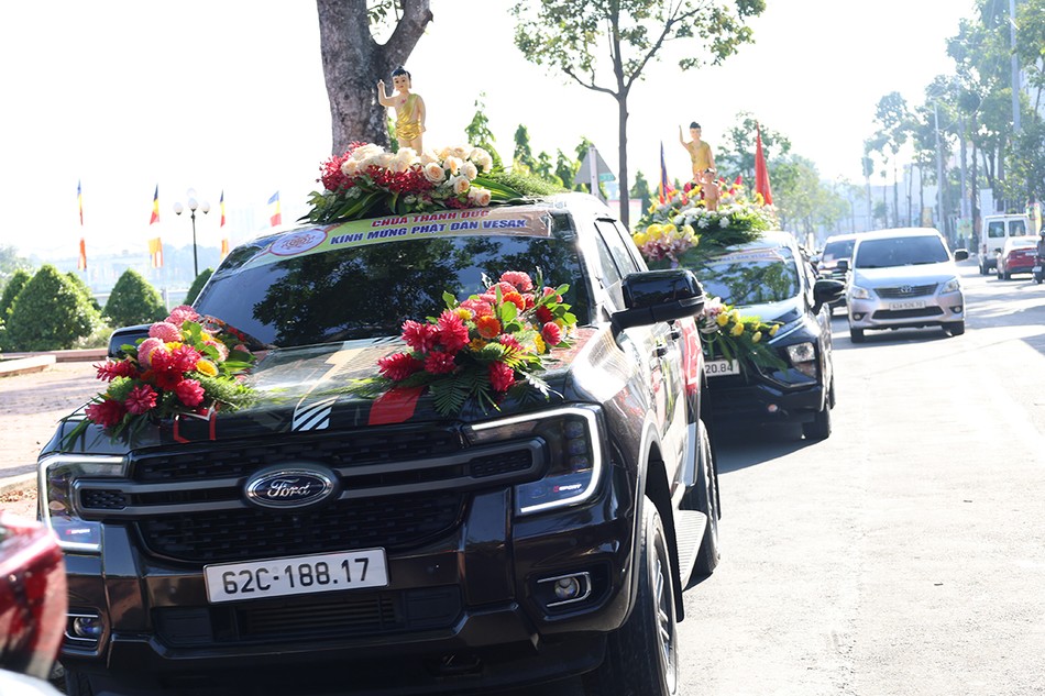 Phật giáo Long An cung rước Đức Phật đản sinh Phật giáo Long An cung rước Đức Phật đản sinh
