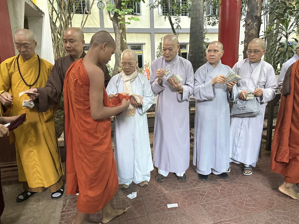 Chư Ni Phân ban Ni giới T.Ư và TP.HCM chia sẻ tại Myanmar