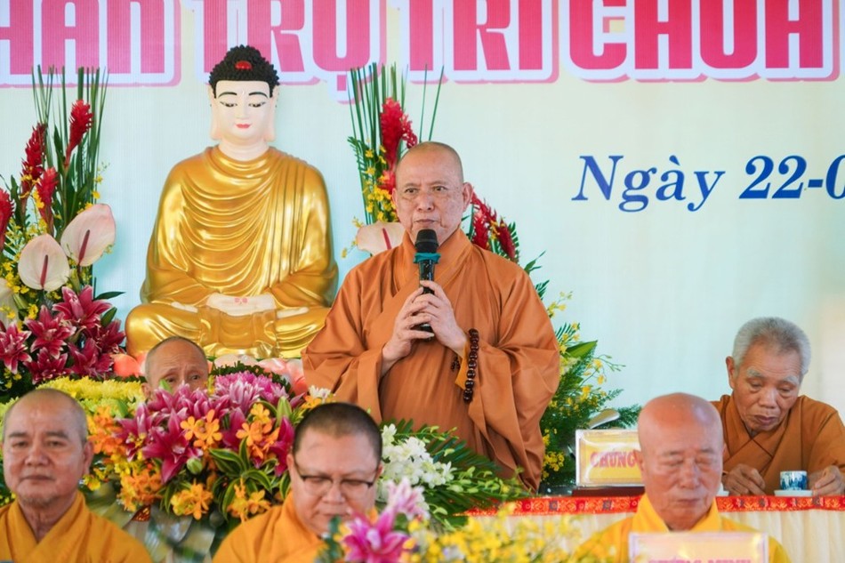 Hòa thượng Thích Phước Minh ban đạo từ Hòa thượng Thích Phước Minh ban đạo từ