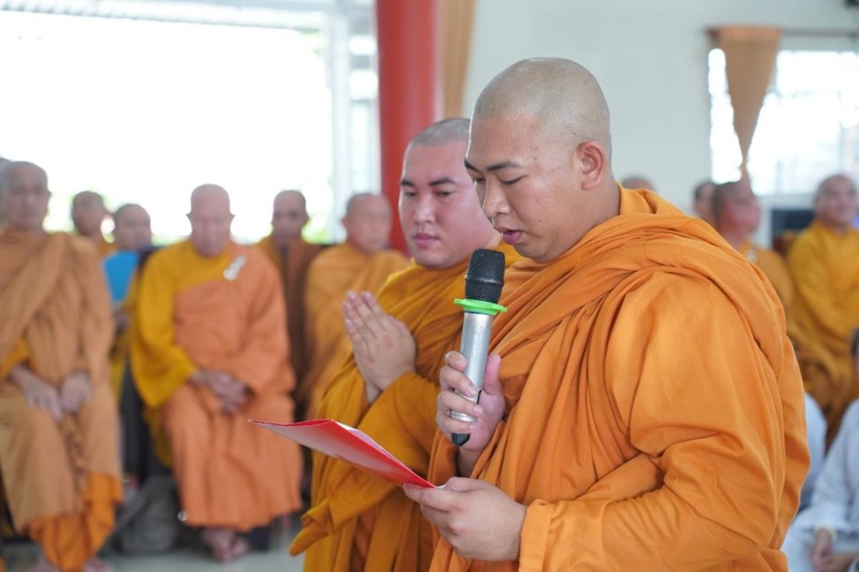 Đại đức Thích Minh Kính phát biểu nhận nhiệm vụ Đại đức Thích Minh Kính phát biểu nhận nhiệm vụ