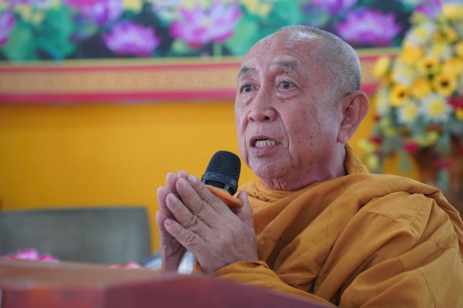 Hòa thượng Thích Minh Hóa ban đạo từ Hòa thượng Thích Minh Hóa ban đạo từ
