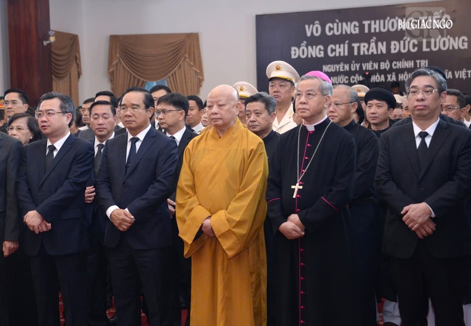 Lãnh đạo TP.HCM, các vị chức các tôn giáo tham dự Lễ truy điệu nguyên Chủ tịch nước Trần Đức Lương tại Hội trường Thống Nhất, TP.HCM