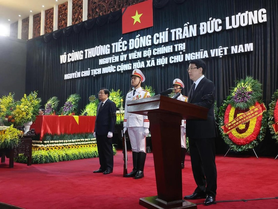 Ủy viên Bộ Chính trị, Chủ tịch nước Lương Cường, Trưởng ban Lễ tang đọc điếu văn - Ảnh: TTXVN