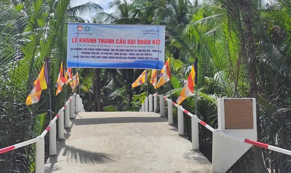 Cây cầu Đại Đoàn Kết được bàn giao, đưa vào sử dụng tại địa phương Cây cầu Đại Đoàn Kết được bàn giao, đưa vào sử dụng tại địa phương
