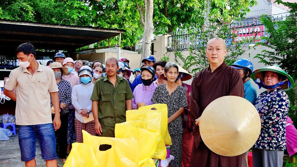 Chùa Sơn Bửu trao 500 phần quà đến các gia đình có hoàn cảnh khó khăn Chùa Sơn Bửu trao 500 phần quà đến các gia đình có hoàn cảnh khó khăn