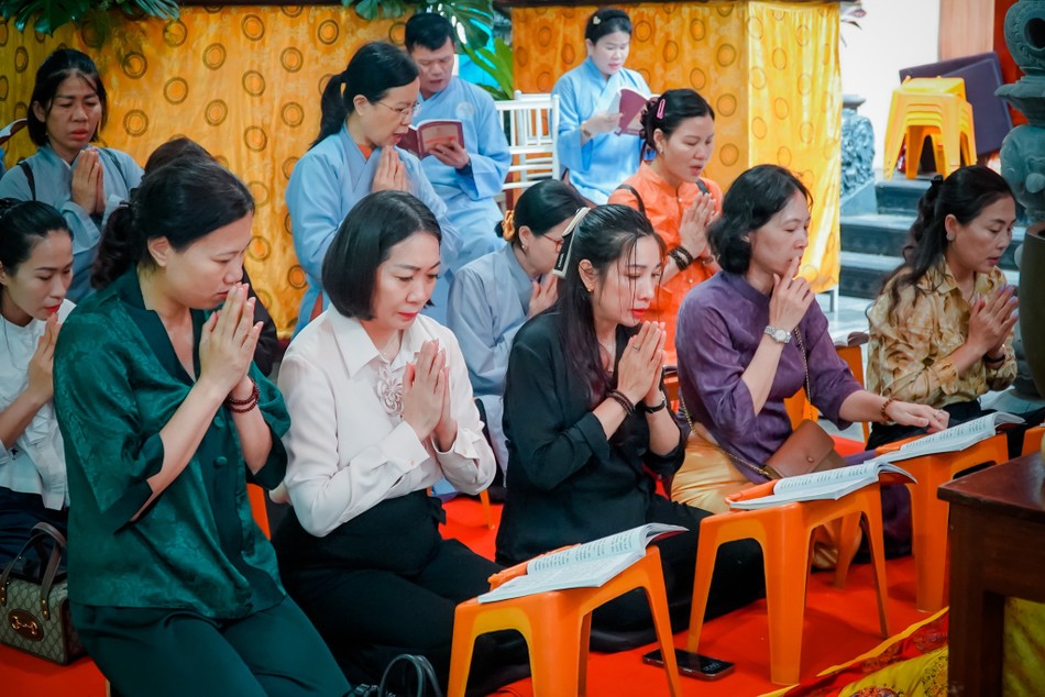 Phật tử hộ niệm Phật tử hộ niệm