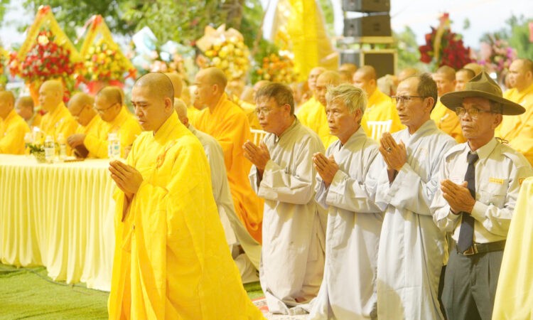 Đại đức Thích Nhật Bình dâng lời phát nguyện