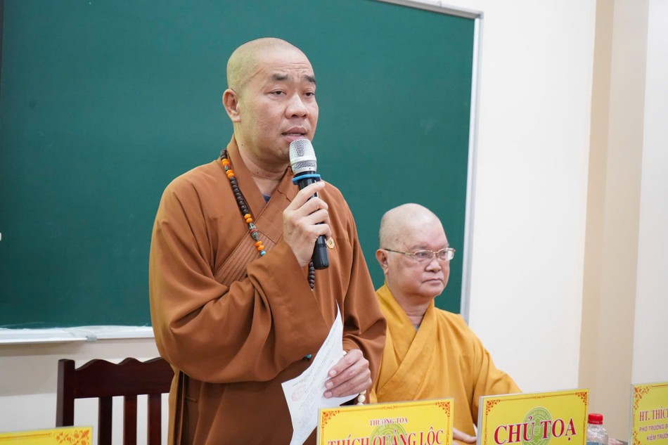 Thượng tọa Thích Quảng Lộc phát biểu tại buổi họp
