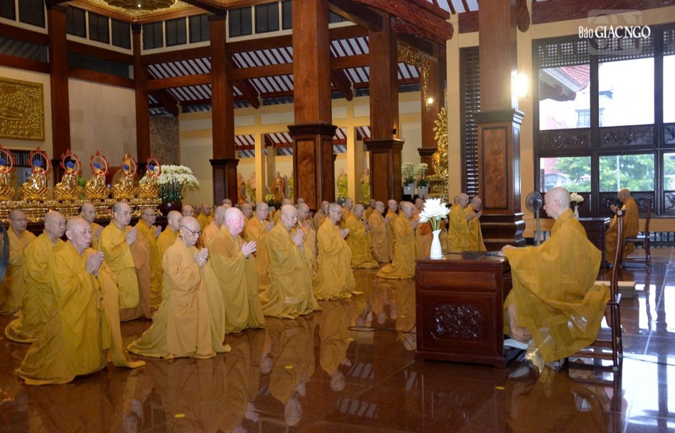 Chư Tăng hiện diện phương tiện tác pháp thọ an cư đại chúng Chư Tăng hiện diện phương tiện tác pháp thọ an cư đại chúng