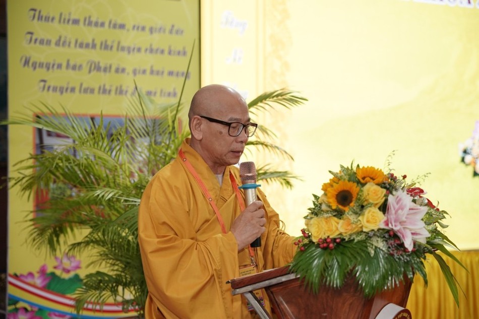 Thượng tọa Thích Hạnh Huệ phát biểu khai mạc