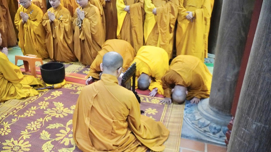 Chư Tăng tác pháp, đảnh lễ thọ an cư Chư Tăng tác pháp, đảnh lễ thọ an cư