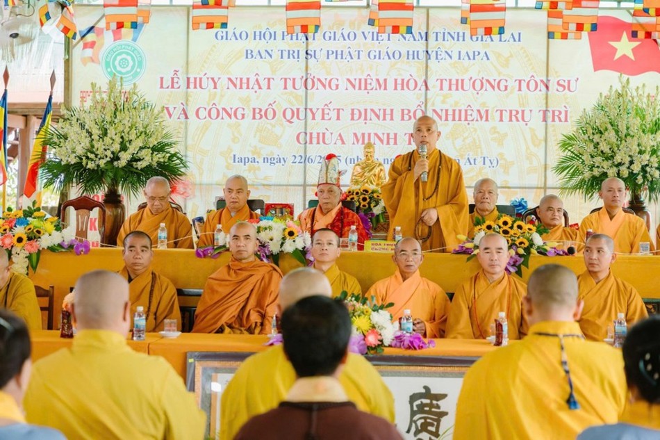 Thượng tọa Thích Tâm Mãn đạo từ tại buổi lễ Thượng tọa Thích Tâm Mãn đạo từ tại buổi lễ