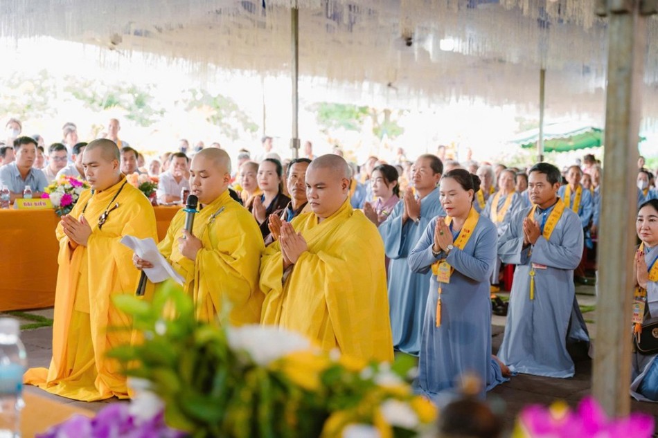 Đại đức tân trụ trì phát nguyện nhận nhiệm vụ Đại đức tân trụ trì phát nguyện nhận nhiệm vụ