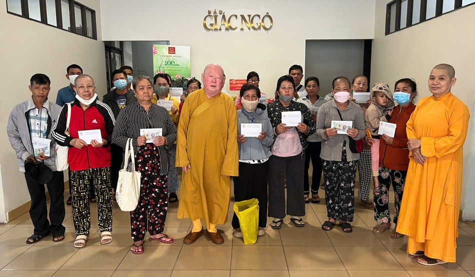 Đại diện Ban Từ thiện xã hội Báo Giác Ngộ đã trao hơn 100 triệu đồng từ bạn đọc gởi ủng hộ bệnh nhân có hoàn cảnh khó khăn đăng trên mục Mở rộng lòng từ thuộc Báo Giác Ngộ Đại diện Ban Từ thiện xã hội Báo Giác Ngộ đã trao hơn 100 triệu đồng từ bạn đọc gởi ủng hộ bệnh nhân có hoàn cảnh khó khăn đăng trên mục Mở rộng lòng từ thuộc Báo Giác Ngộ