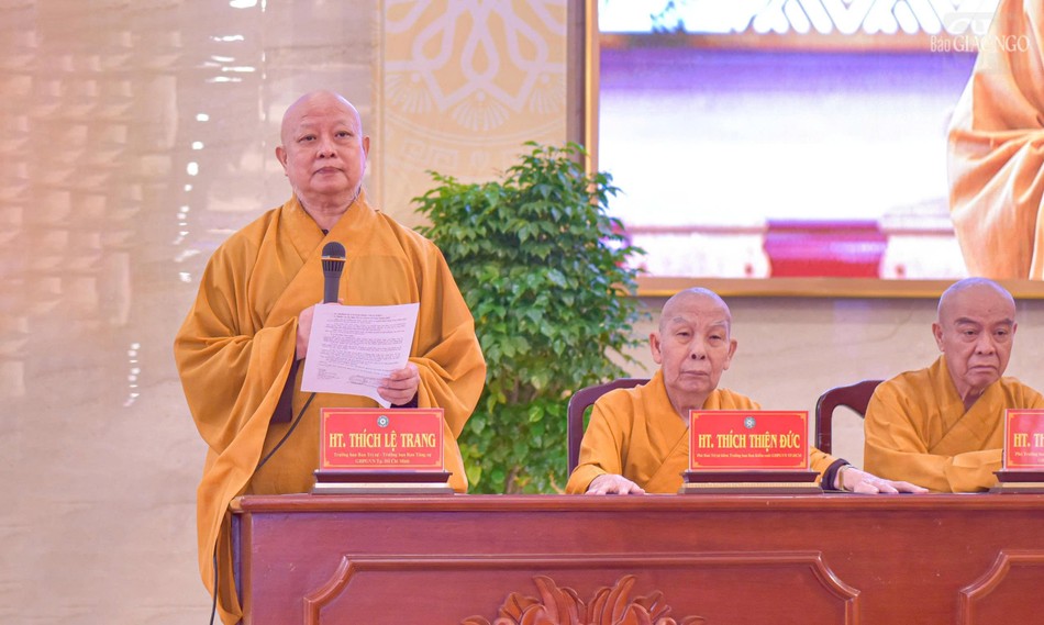 Hòa thượng Thích Lệ Trang chủ trì buổi họp mở rộng của Ban Thường trực cùng chư tôn đức Ban Trị sự GHPGVN TP.Thủ Đức và 21 quận huyện