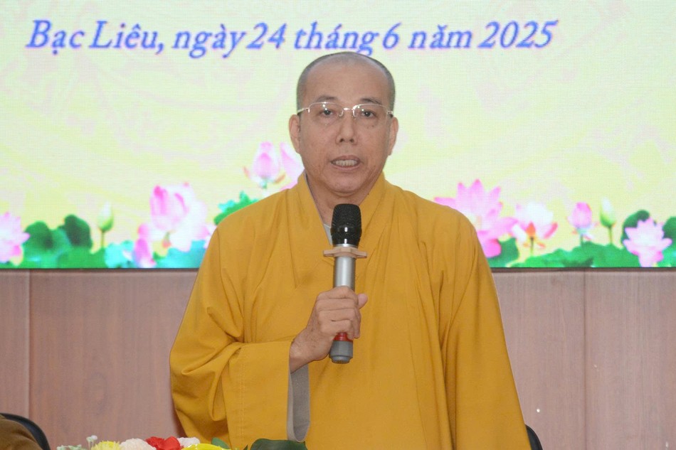 Thượng tọa Thích Giác Nghi chủ trì hội nghị Thượng tọa Thích Giác Nghi chủ trì hội nghị