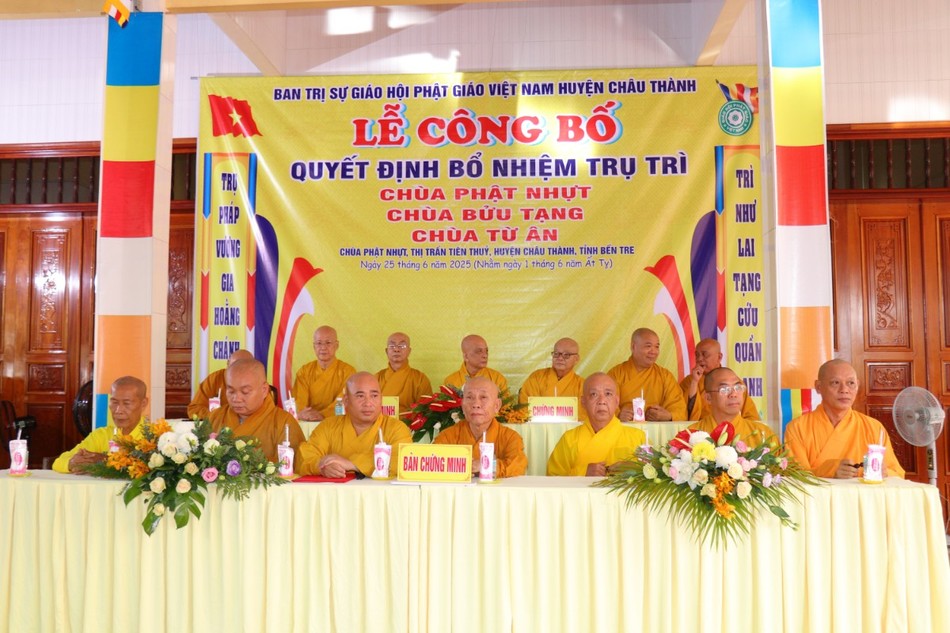 Chư tôn đức chứng minh và tham dự Chư tôn đức chứng minh và tham dự