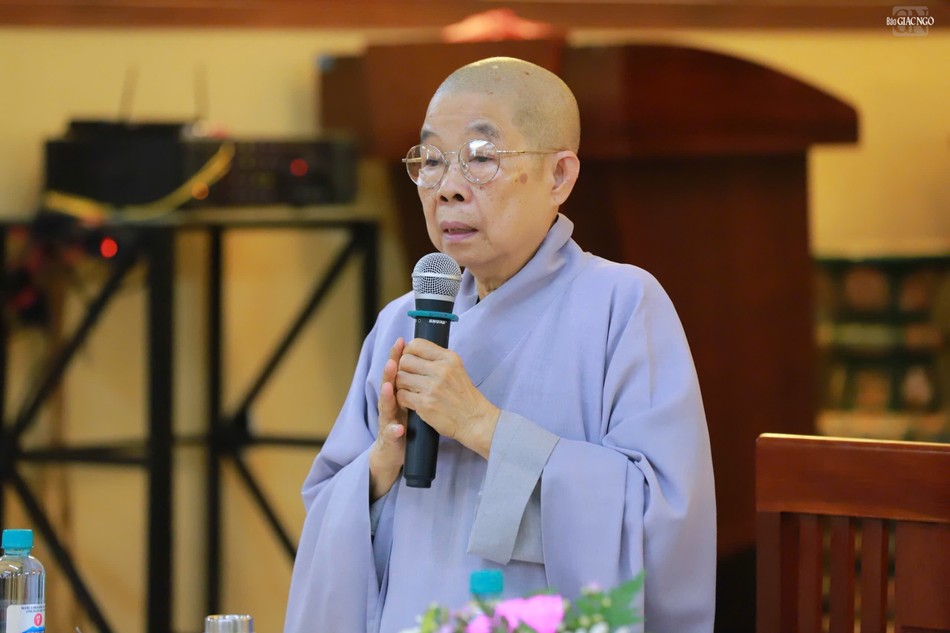 Ni trưởng Thích nữ Nhật Khương phát biểu đúc kết Ni trưởng Thích nữ Nhật Khương phát biểu đúc kết
