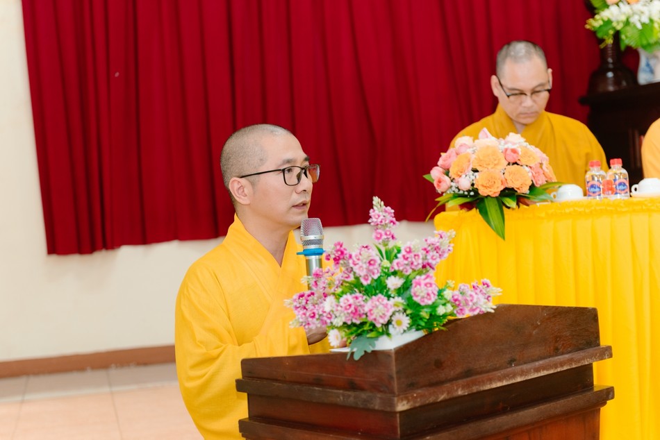 Đại đức Thích Nguyên Huấn phát biểu khai mạc Đại đức Thích Nguyên Huấn phát biểu khai mạc