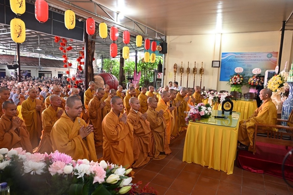 Hòa thượng sách tấn chư Tăng Ni trong ba tháng an cư