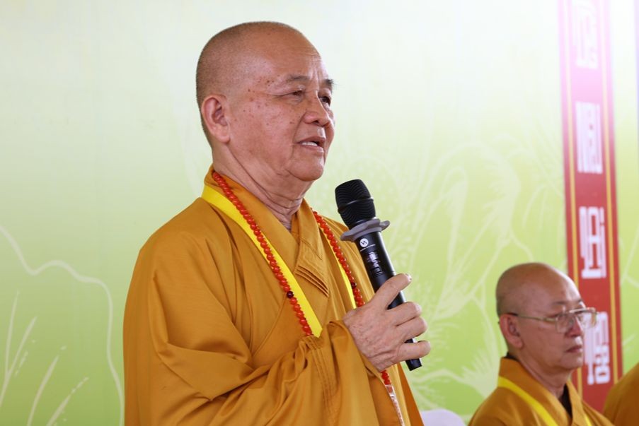 Hòa thượng Thích Minh Thiện ban đạo từ Hòa thượng Thích Minh Thiện ban đạo từ